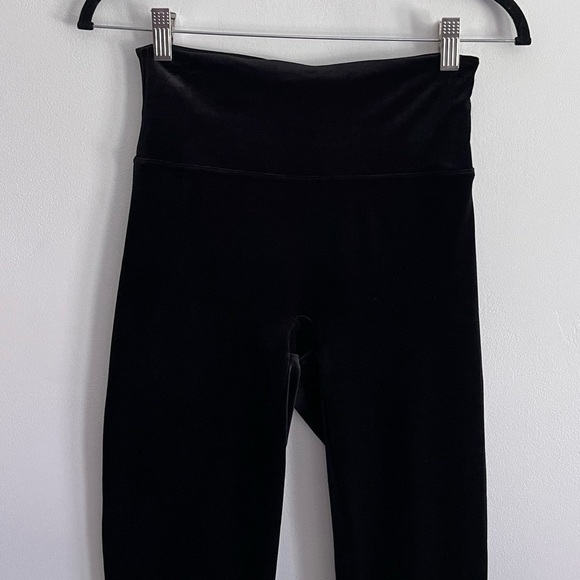 Spanx Velvet Leggings in Black Size Medium - Picture 4 of 6